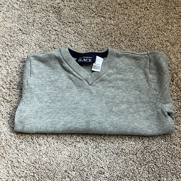 V neck pull over sweater - Picture 1 of 3